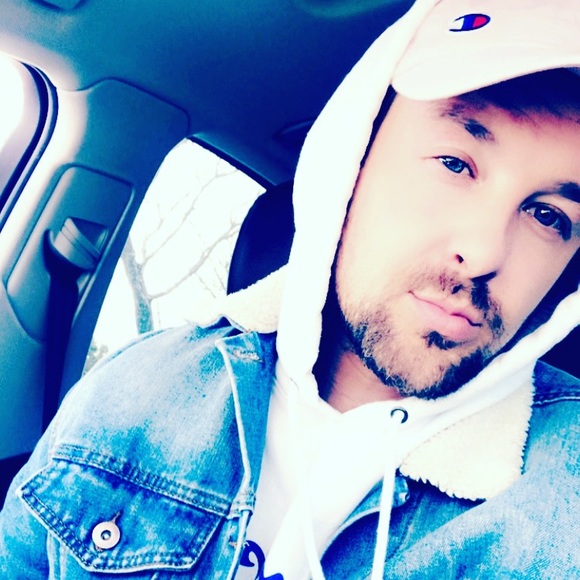 Meet your Posher, Chris - Picture 1 of 4